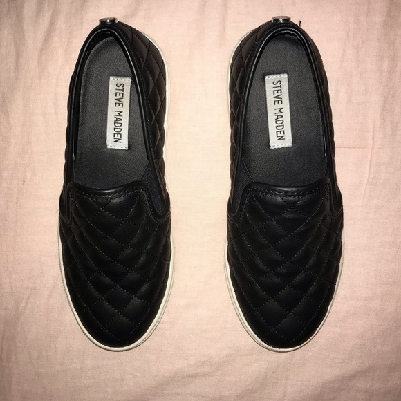 Steve Madden Shoes - Steve Madden Quilted flat sneakers size 6.5